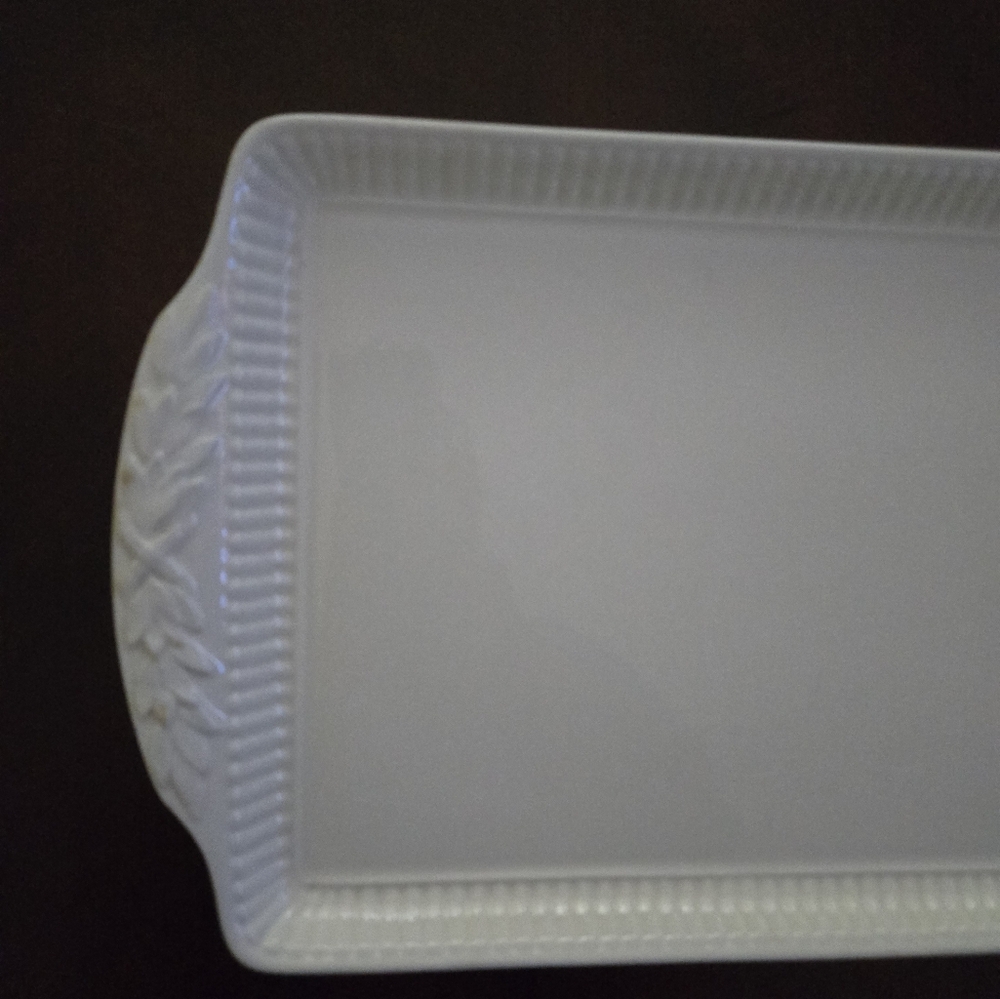 Elegant Wedgewood Serving Tray - Picture 9 of 16